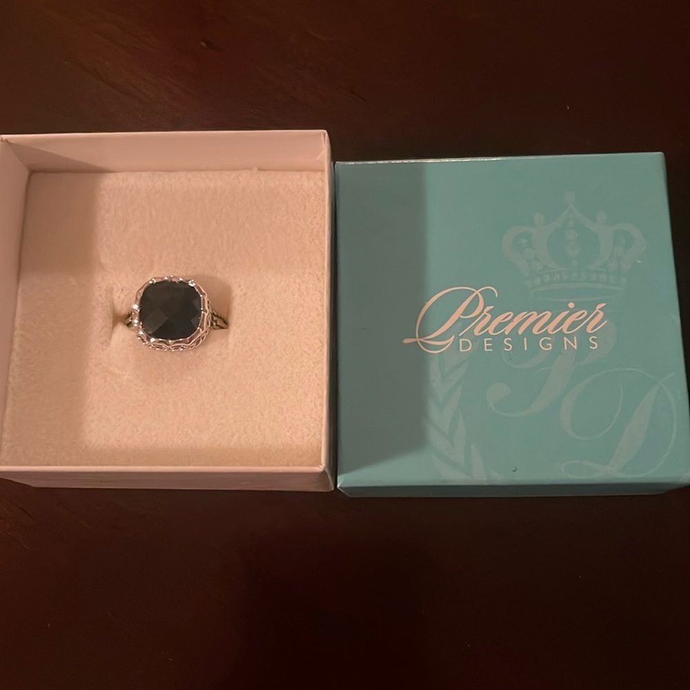 Premier Designs Black & Silver Ring